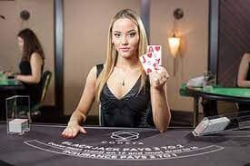 qqaxioo menjaga akun dan privasi pengguna